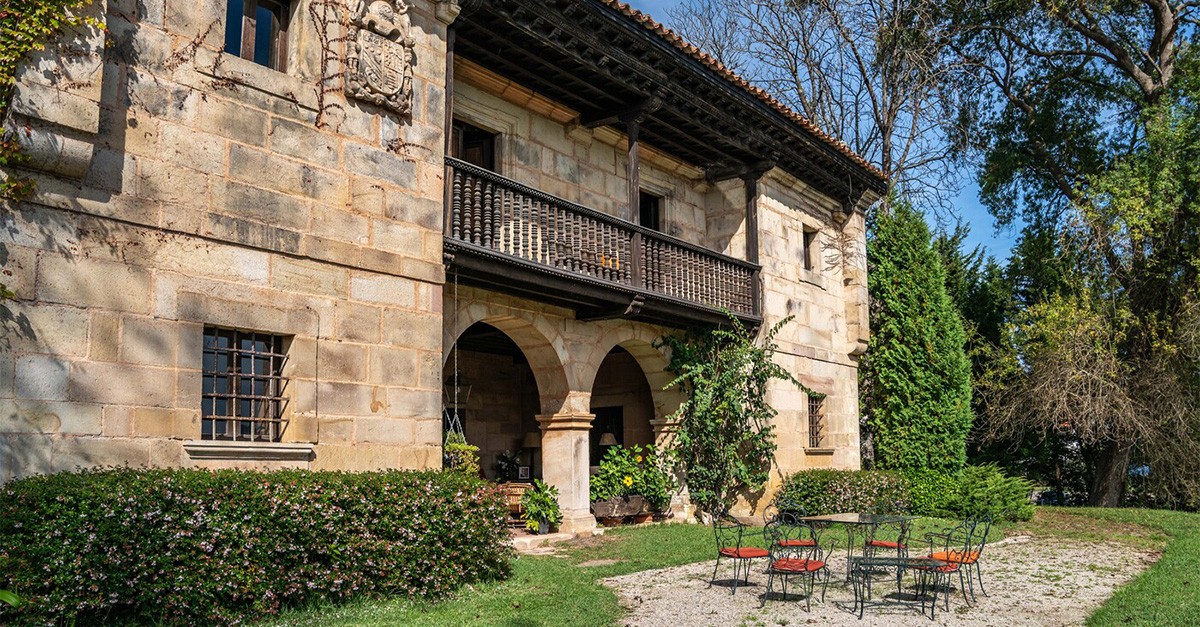 Fachada del caserón en venta