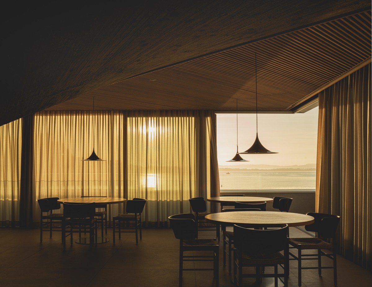 Uno de los principales aspectos del restaurante es poder contemplar un atardecer desde un lugar privilegiado.