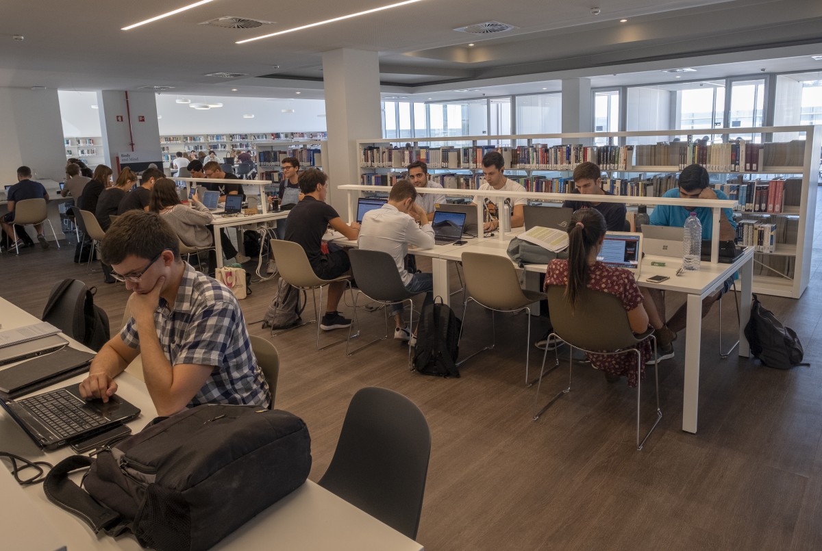 Tres escuelas de negocios españolas, con los mejores MBA del mundo este 2024