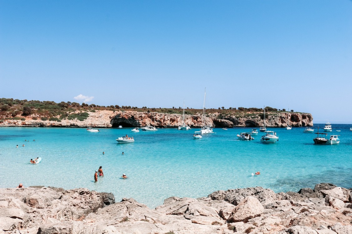 Austin Farrington pe Unsplash