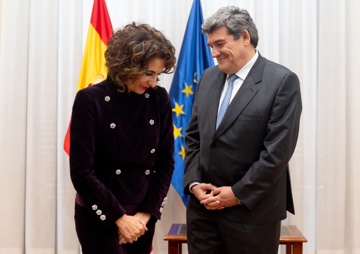 El ministro de Transformación Digital y Función Pública, José Luis Escrivá, y la vicepresidenta primera y ministra de Hacienda, María Jesús Montero.