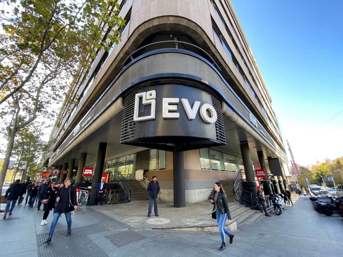 Fachada del edificio de EVO Banco en Madrid.