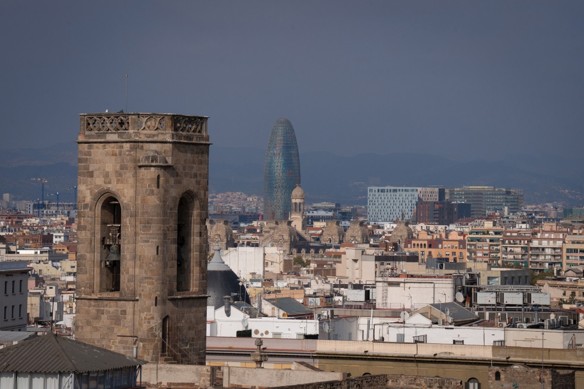 Arxiu - Vista panoràmica de Barcelona, amb La Torre Agbar al fons.
