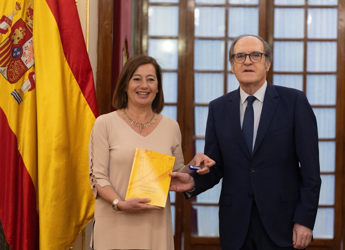 El Defensor del Pueblo, Ángel Gabilondo, ha entregado el Informe Anual de 2023 a la presidenta del Congreso, Francina Armengol, en el Salón de Pasos Perdidos, a 22 de marzo de 2024, en Madrid (España).