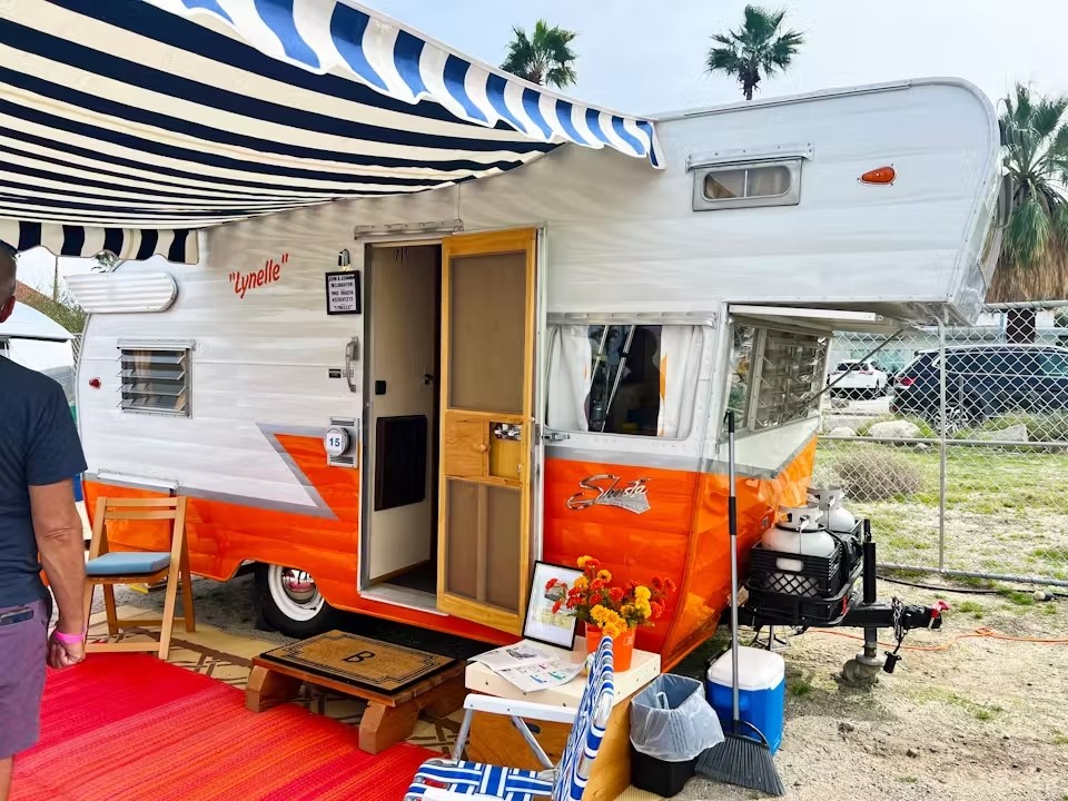 Los remolques de época expuestos van desde los favoritos más conocidos, como Airstream y Shasta, hasta marcas menos comunes, como Spartan, Aloha y Silver Streak.