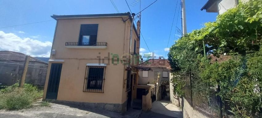 Detached villa for sale in Leiro