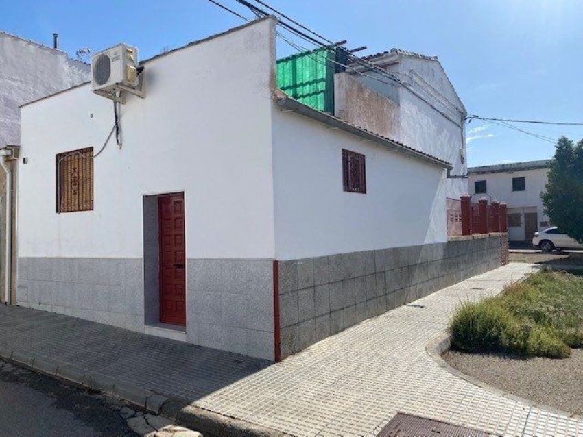 Semi-detached house for sale