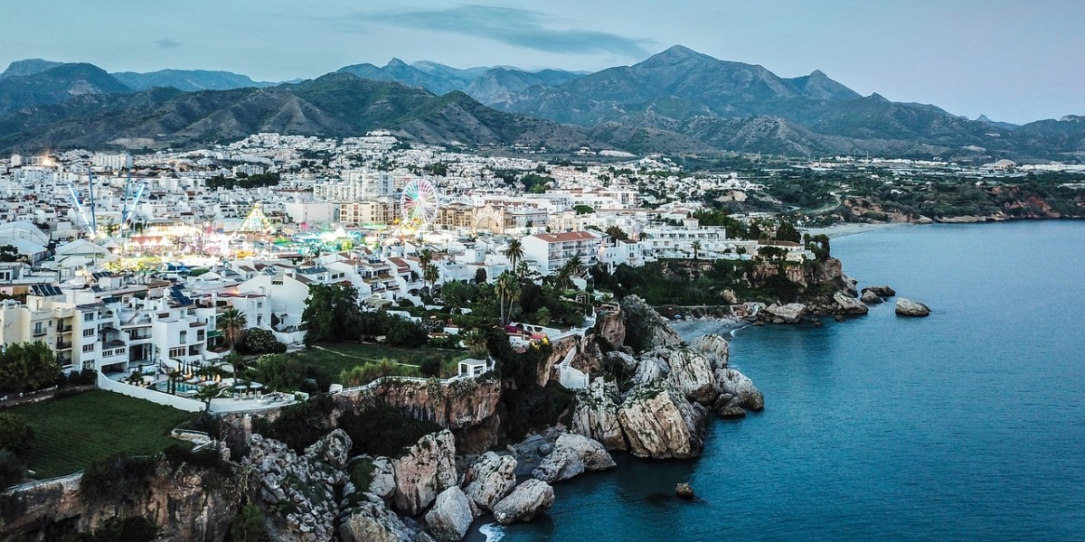Vivre à Nerja : combien ça coûte, où vivre et avantages