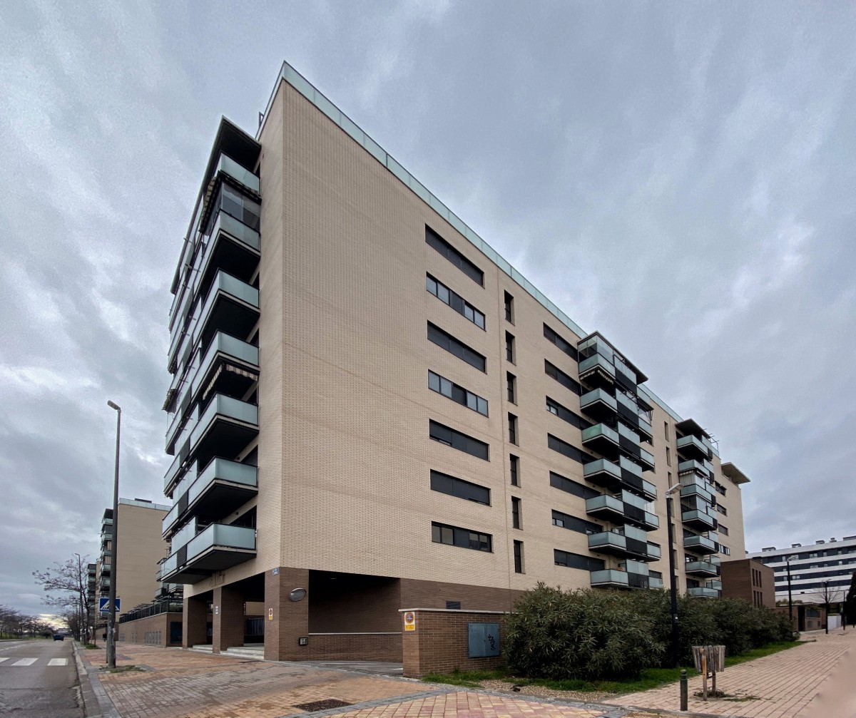 Archivo - Edificio de viviendas, en Madrid a 27 de enero de 2020.