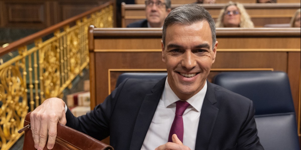 El presidente del Gobierno, Pedro Sánchez, durante una sesión plenaria, en el Congreso de los Diputados, a 10 de abril de 2024, en Madrid (España). 