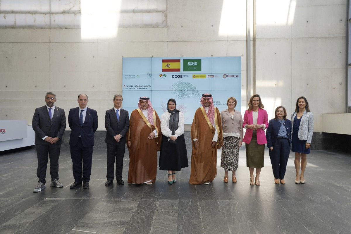 El ministro saudí de Vivienda y Asuntos Municipales y Rurales, Majed bin Abdullah Al-Hogail, Señala el aumento de oportunidades para las empresas españolas.