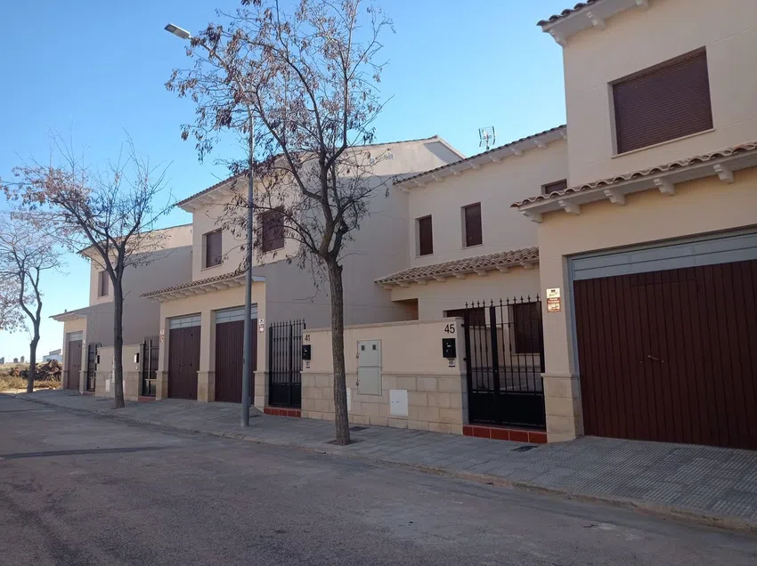 Chalet adosado en venta