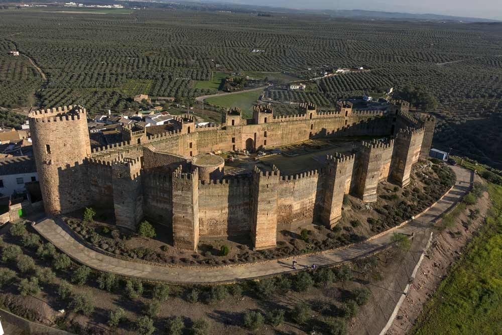 Los pueblos más bonitos de España que parecen sacados de un cuento de hadas Castillo-bulgalimar2.jpg?VersionId=FFIafbGLVY.IGy8wOuo51fksdYl