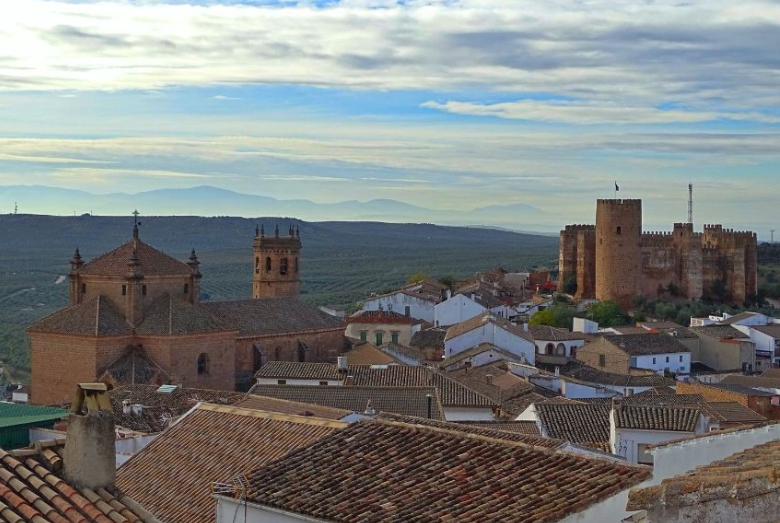 Los pueblos más bonitos de España que parecen sacados de un cuento de hadas Chalet_banos.png?VersionId=nvc