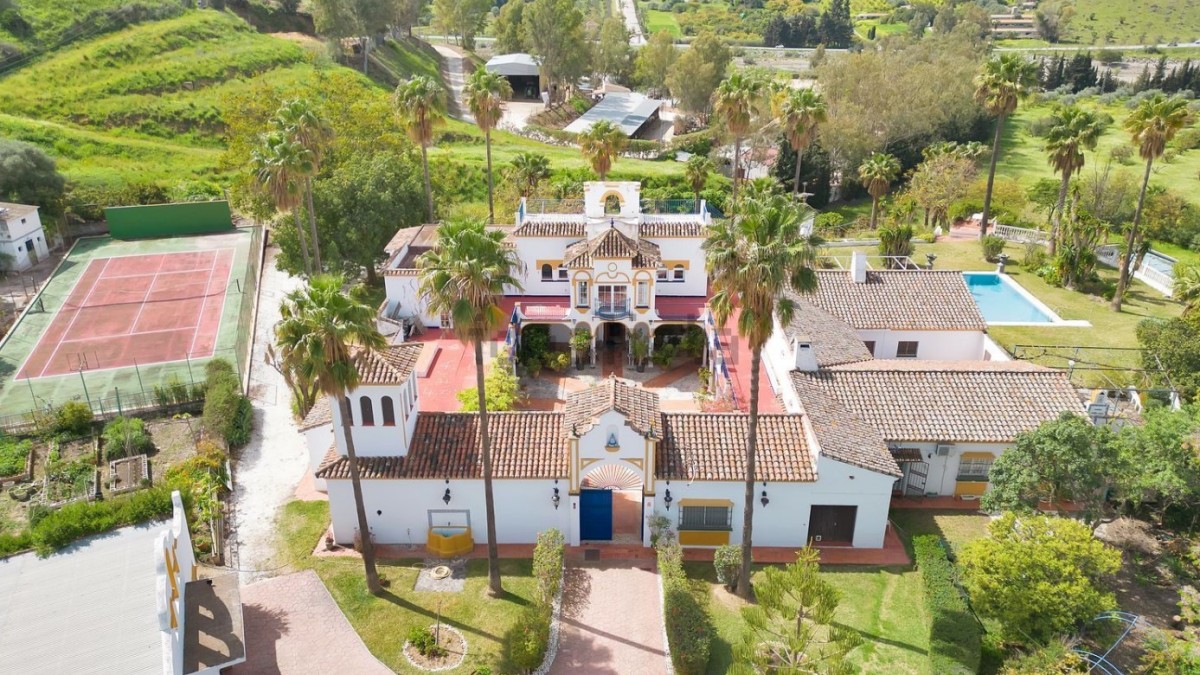 Este espectacular cortijo en Mijas se encuentra a la venta por 3 millones