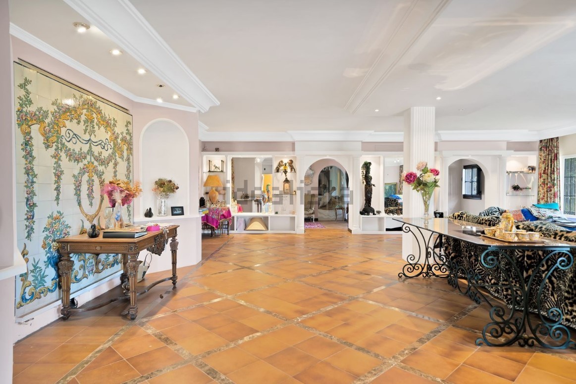 Salón en espectacular cortijo en Mijas (Málaga) que se vende por 3 millones