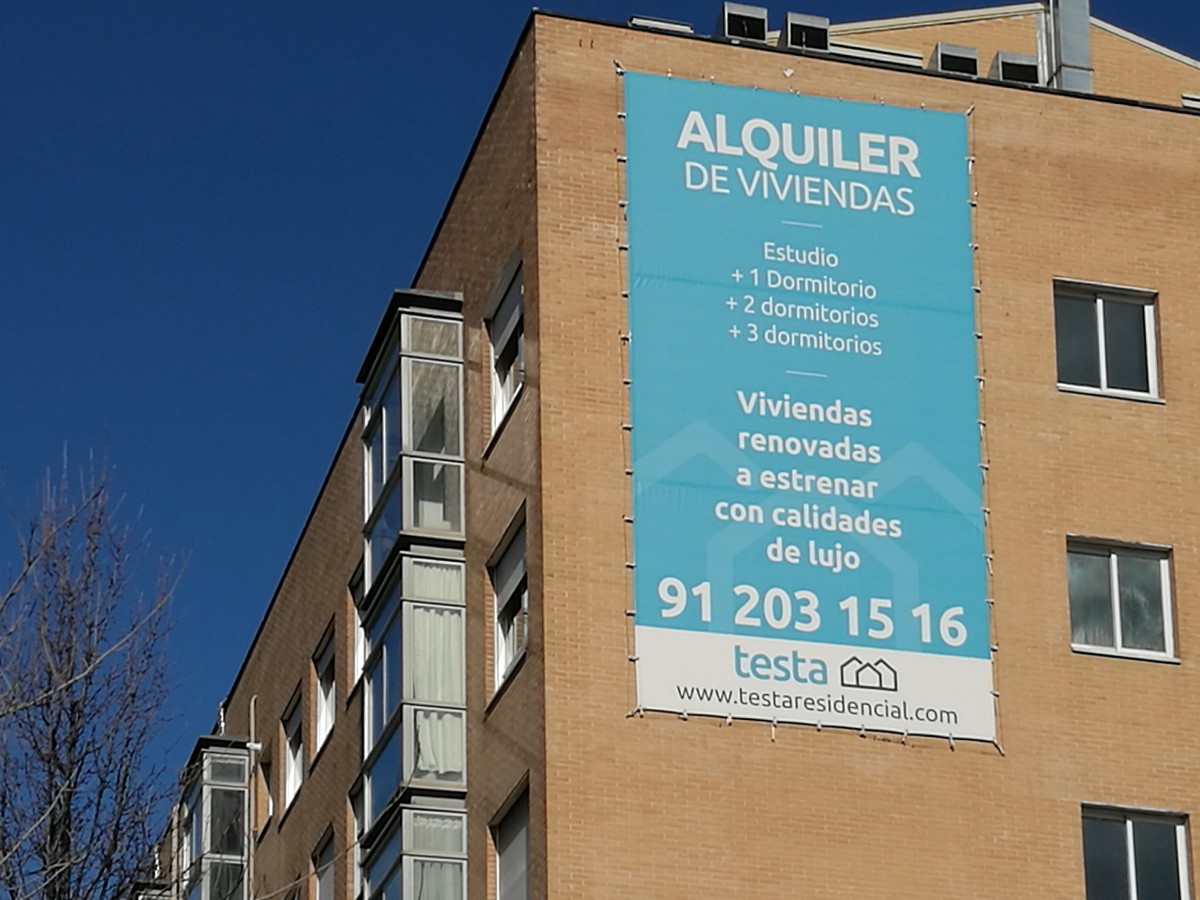 Cartel alquiler de viviendas