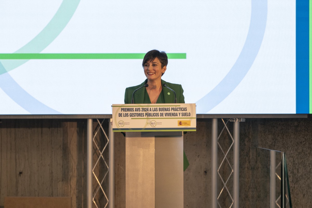 La ministra de Vivienda y Agenda Urbana, Isabel Rodríguez, durante el acto de entrega de los Premios de la Asociación de Promotores y Gestores Públicos de Vivienda y Suelo (AVS).