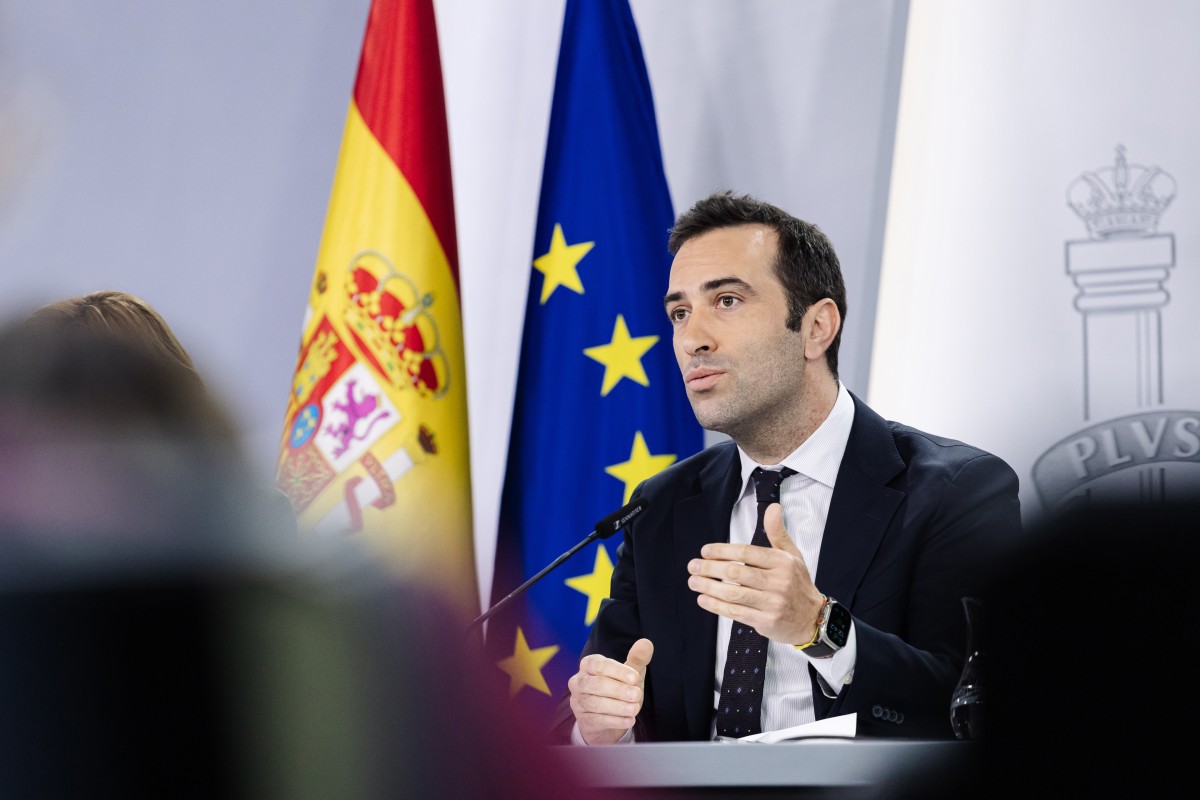 El ministro de Economía, Comercio y Empresa, Carlos Cuerpo, durante una rueda de prensa posterior a la reunión del Consejo de Ministros, a 14 de mayo de 2024, en Madrid (España). El Consejo de Ministros ha aprobado el anteproyecto de la Ley de universali
