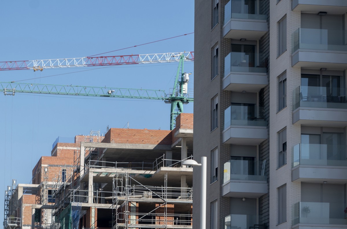 Archivo - Edificios en construcción en la capital, a 27 de octubre de 2021, en Madrid, (España).