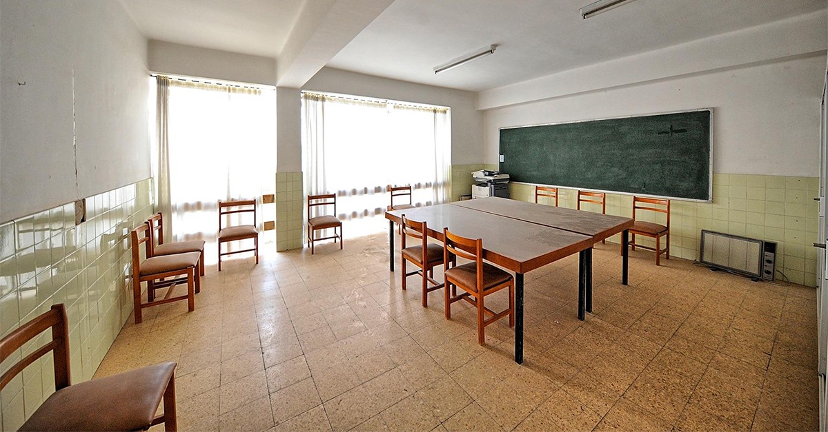 En venta un antiguo colegio en el centro de Sagunto. Aulas