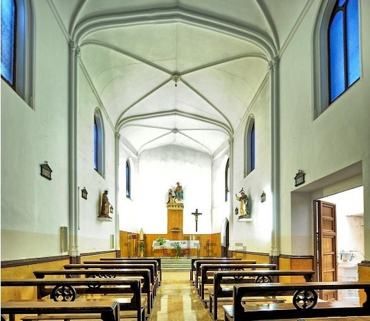 En venta un antiguo colegio en el centro de Sagunto. Capilla