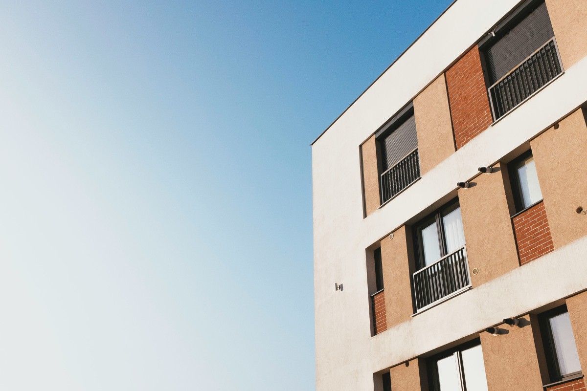 Façana d'un edifici d'habitatges