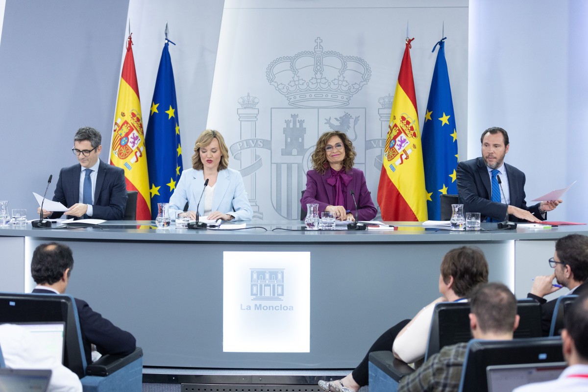 (I-D) El ministro de la Presidencia, Justicia y Relaciones con las Cortes, Félix Bolaños; la ministra de Educación y Formación Profesional, Pilar Alegría; la vicepresidenta cuarta y ministra de Hacienda, María Jesús Montero y el ministro de Transportes y