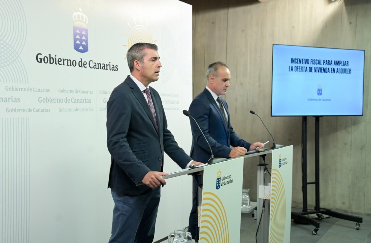 El vicepresidente de Canarias, Manuel Domínguez, y el comisionado del REF, José Ramón Barrera.