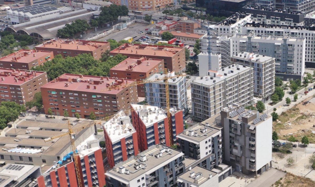 Barcelona s'engreix el parc públic d'habitatges amb una nova promoció a Sants-Montjuïc