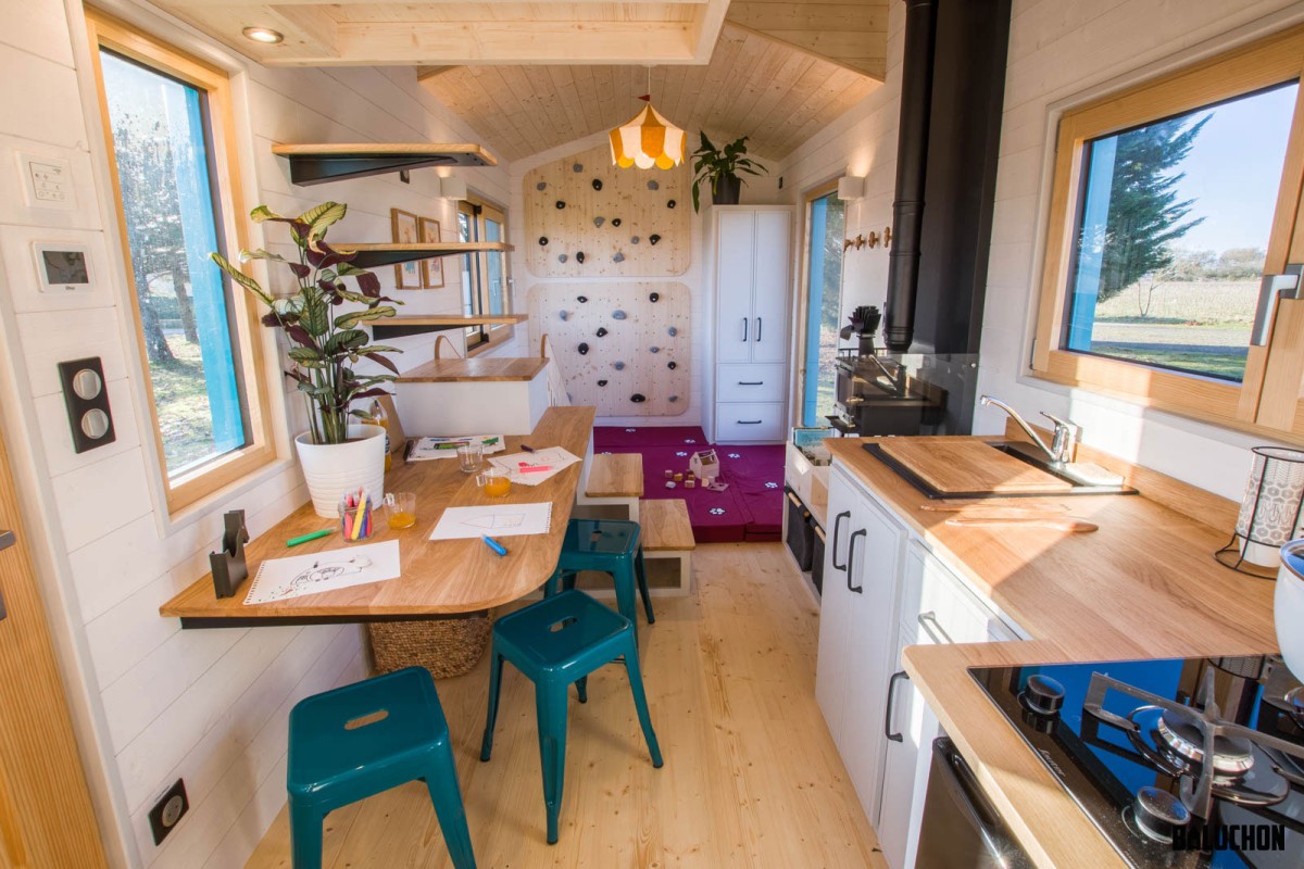 Zona de cocina y comedor