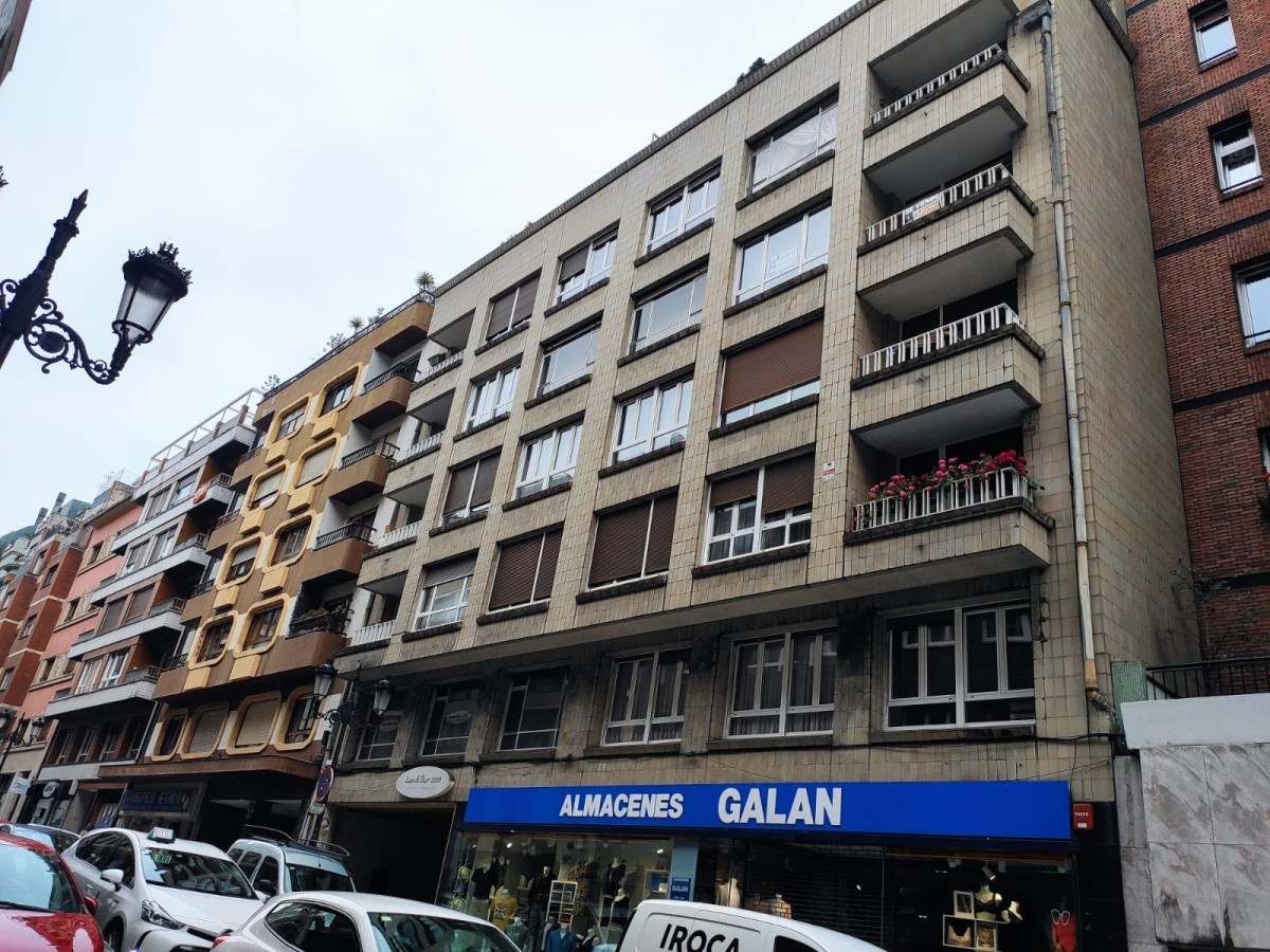 Archivo - Edificio de viviendas.