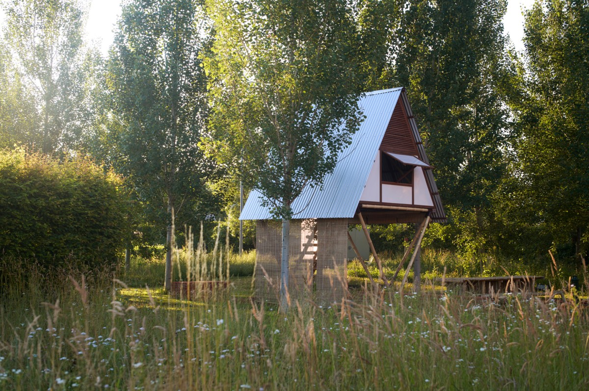 La casa se ha desarrollado en respuesta a los desplazamientos masivos de los habitantes de Bangladesh por las inundaciones estacionales.