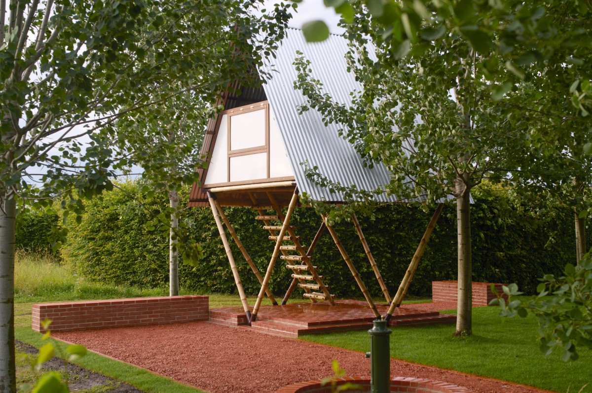 La estructura está hecha principalmente de bambú combinado con juntas de acero.