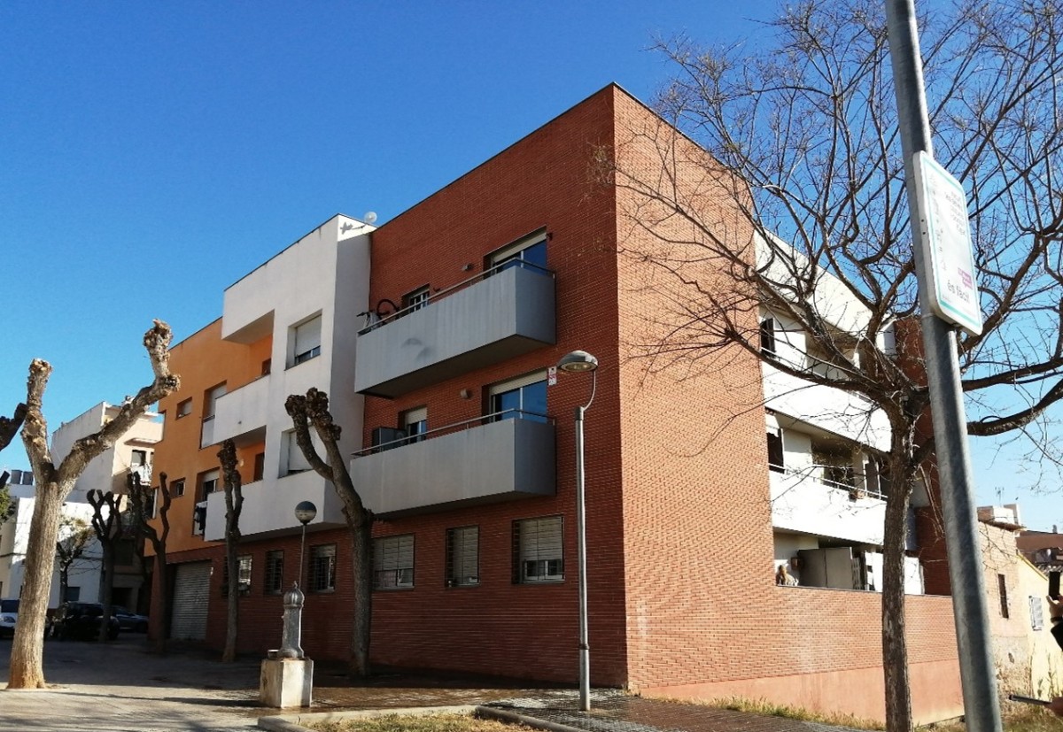 Cataluña compra a Cerberus una treintena de pisos para alquiler social por 1,8 millones
