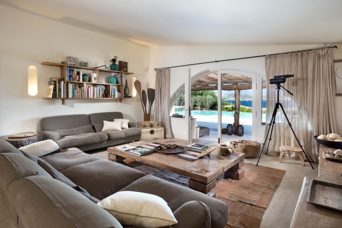 Un error habitual es decorar con muebles pequeños. Más allá del tamaño de espacio, elige siempre muebles grandes a la hora de decorar.