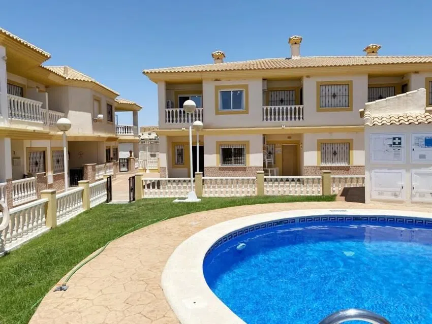 Chalet pareado en venta en Almería