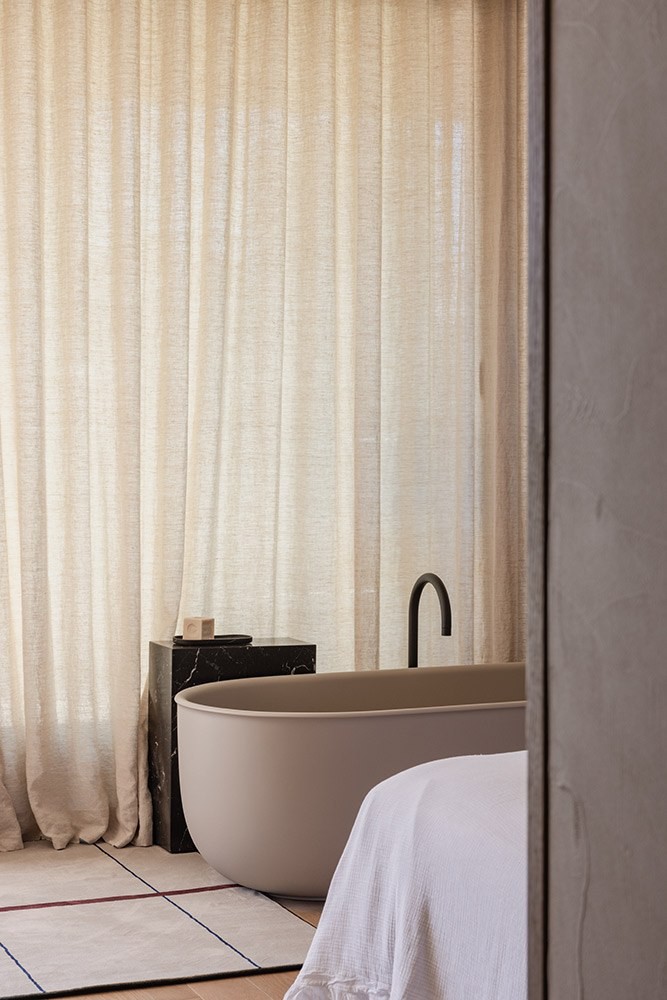 Bathtub