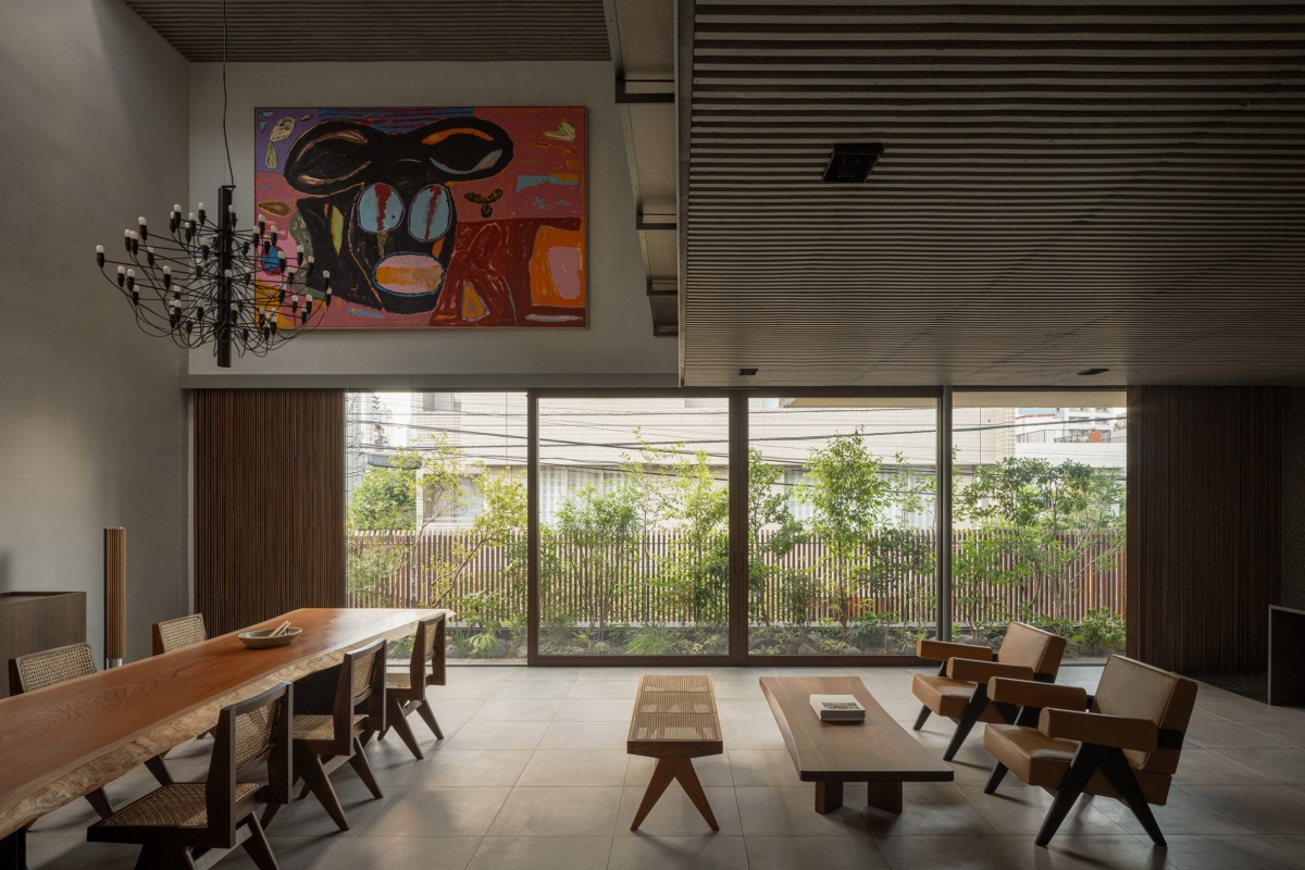 House in Aoyama ha sido diseñada por Keiji Ashizawa con el objetivo de proporcionar intimidad y confort a sus residentes, en una de las zonas más concurridas de Tokio.