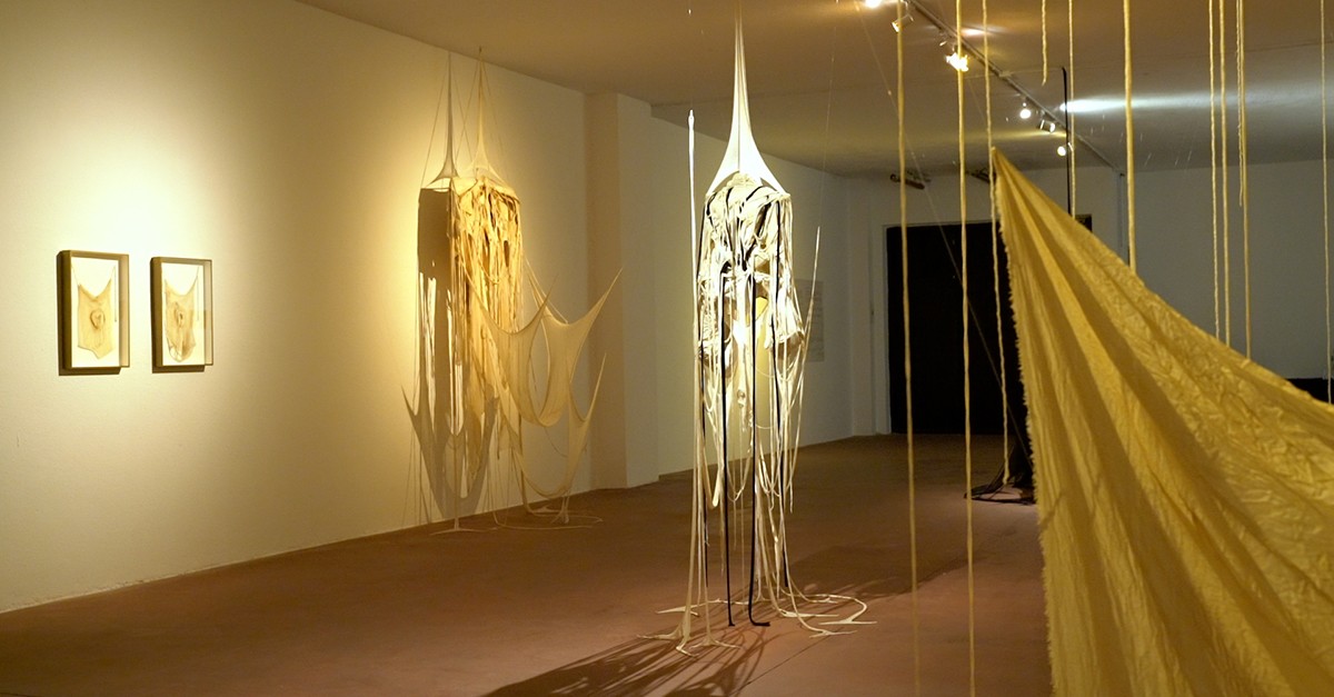 Edificio industrial reconvertido en galería de arte en Usrea