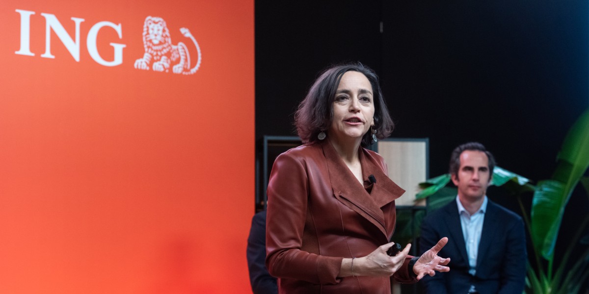 Archivo - La directora general de Desarrollo de Negocios de ING España & Portugal, Almudena Román, interviene durante una rueda de prensa de ING, en su sede de Madrid, a 15 de febrero de 2023, en Madrid (España).