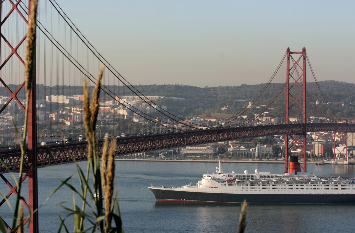 Vista del puente 25 de abril, en Lisboa (Portugal).