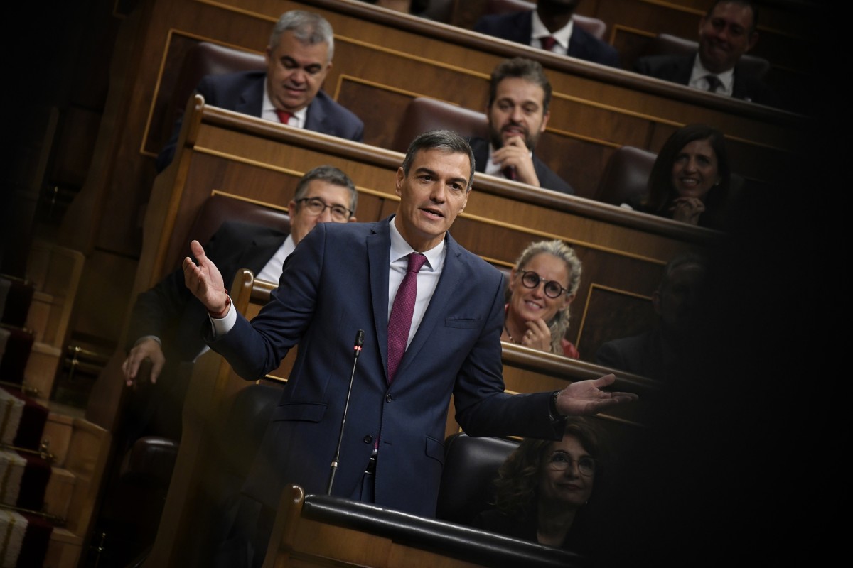 El presidente del Gobierno, Pedro Sánchez ,interviene durante una sesión de control al Gobierno, en el Congreso de los Diputados, a 16 de octubre de 2024, en Madrid (España).