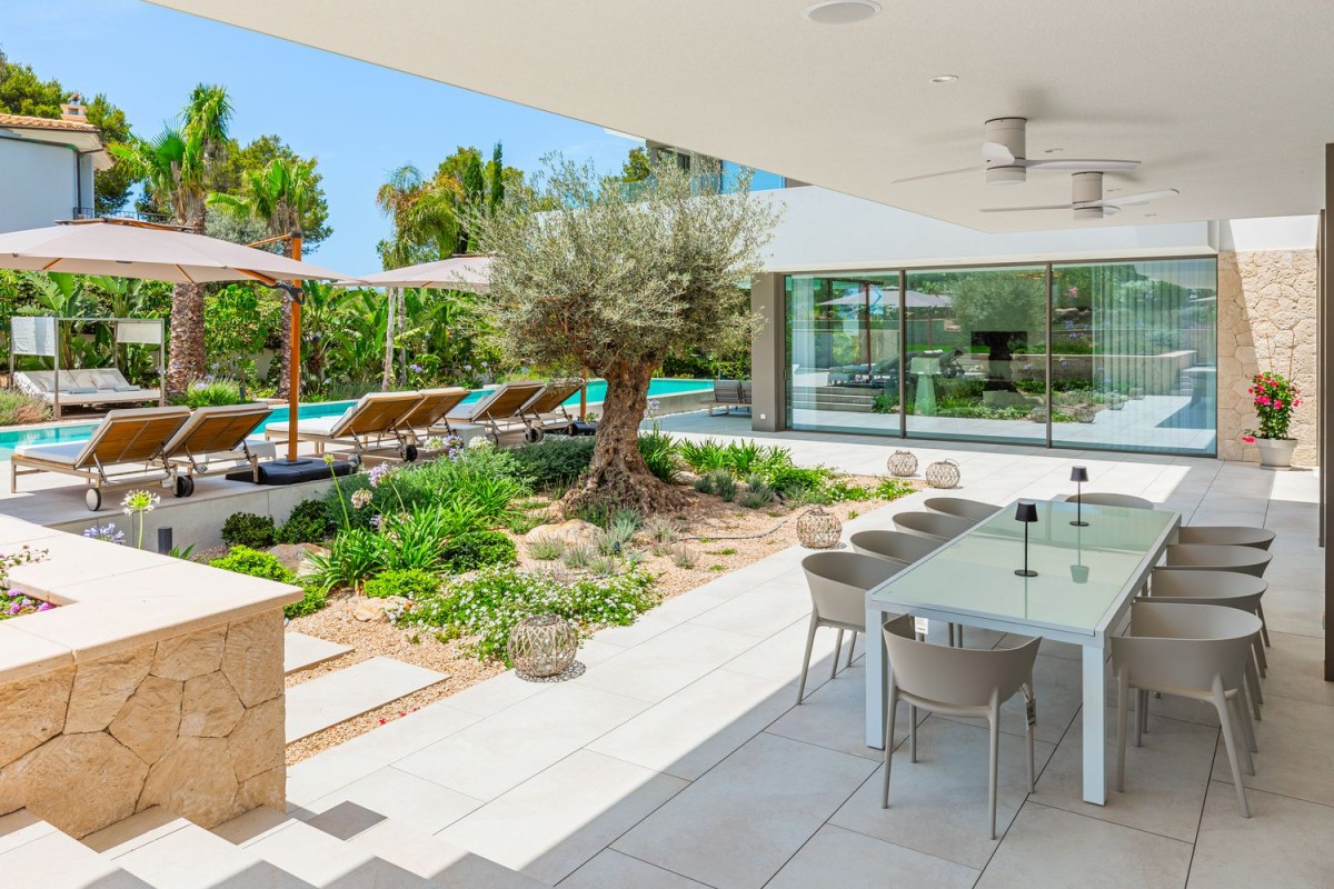 Indoor outdoor living