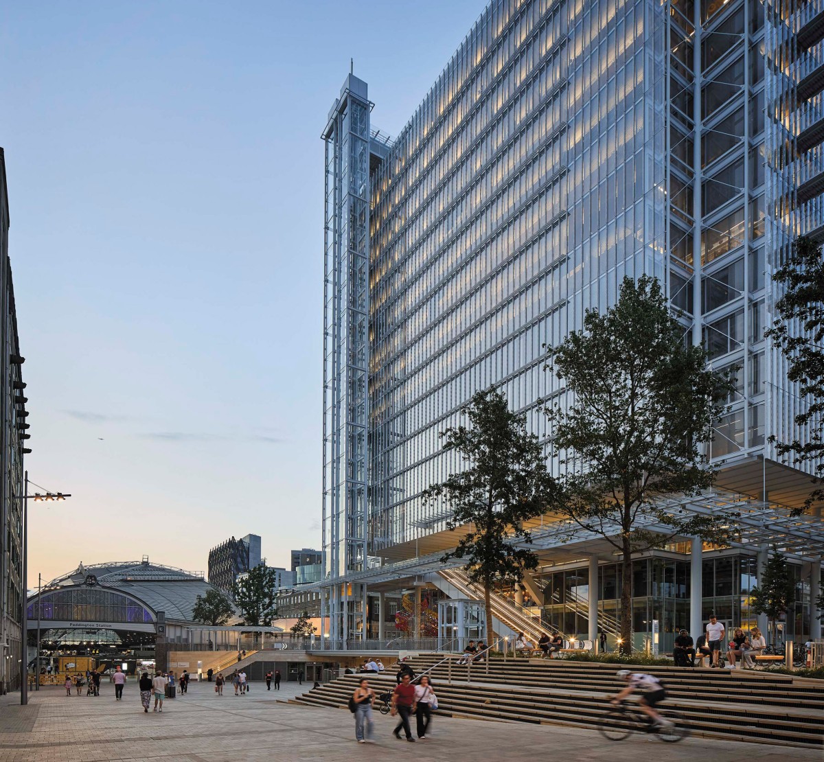 Paddington Square es un edificio en Londres de uso mixto que destaca por su forma cúbica de 55 por 55 metros diseñado por Renzo Piano Building Workshop.