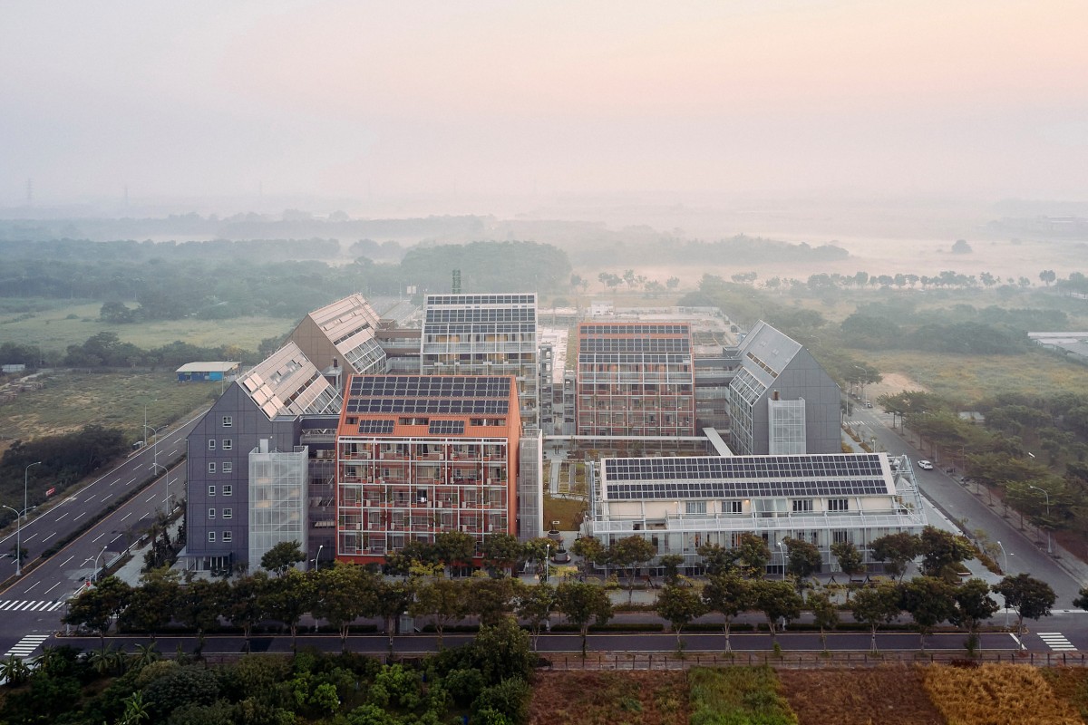 La Aldea Circular Taisugar es un complejo residencial compuesto por 351 viviendas de alquiler diseñado por el estudio taiwanés Bio-Architecture Formosana.