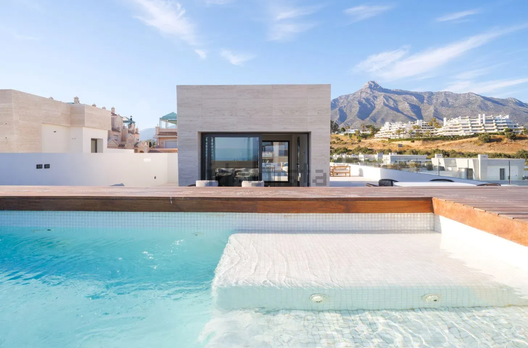 ¿Se puede construir una piscina o un jacuzzi en un ático?