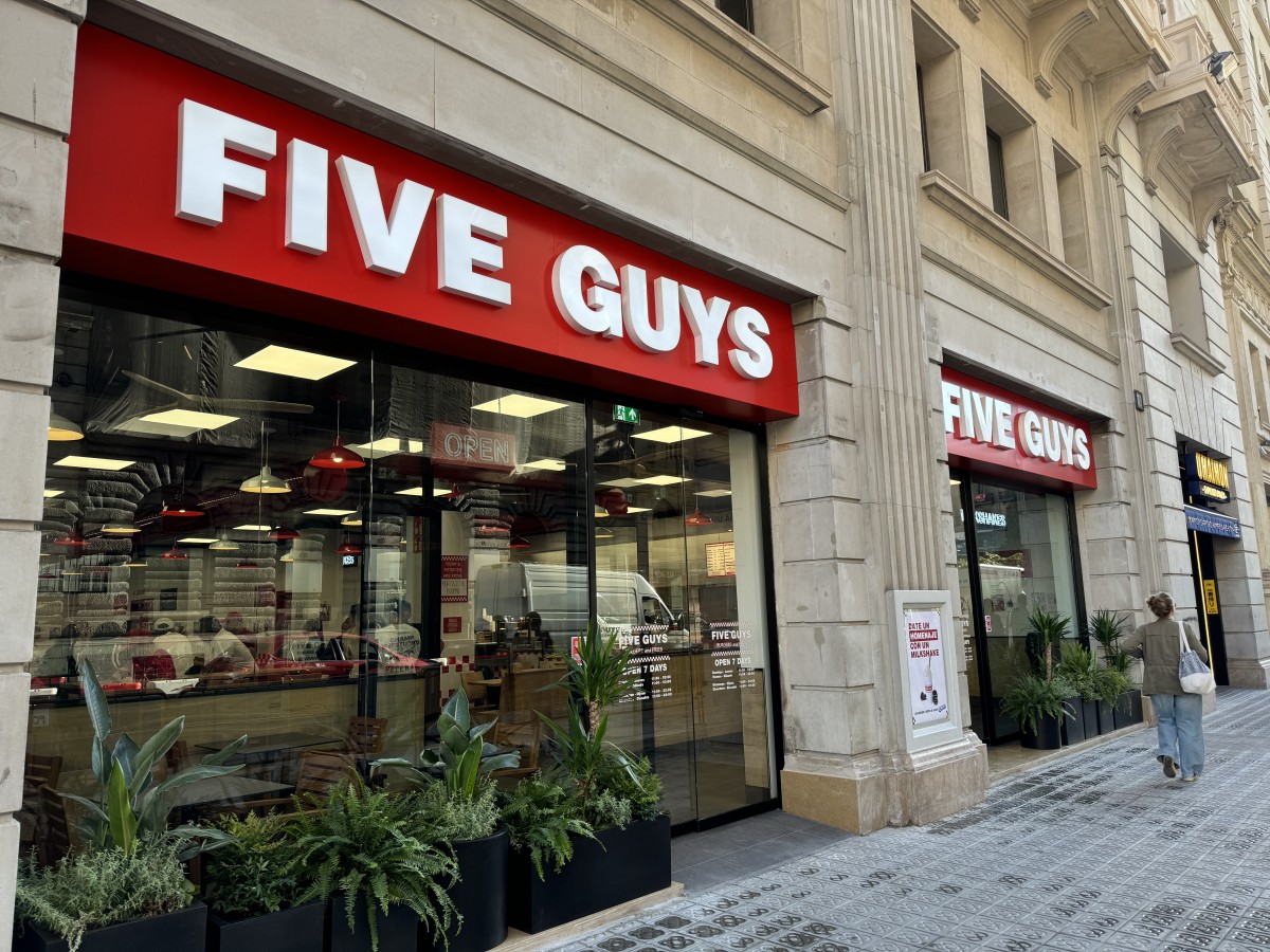 Five Guys supera los diez restaurantes en Cataluña con una nueva apertura en Vía Laietana