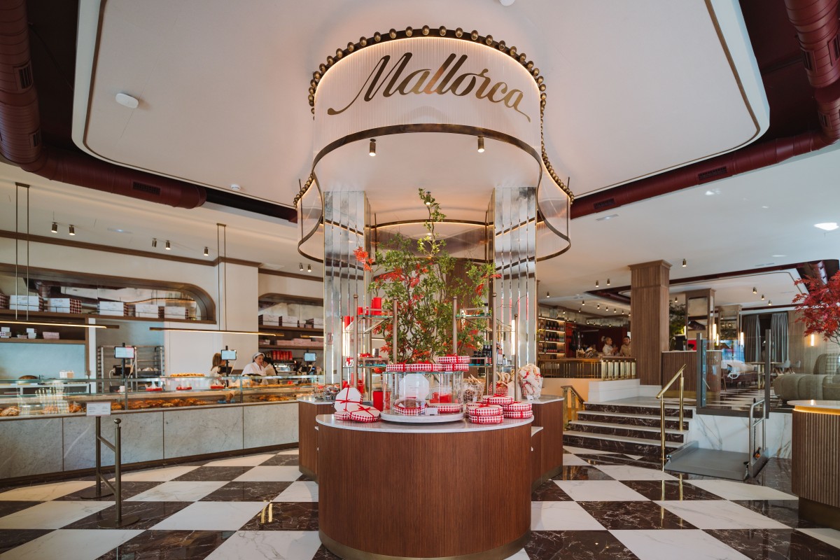 Interior de la pastelería Mallorca