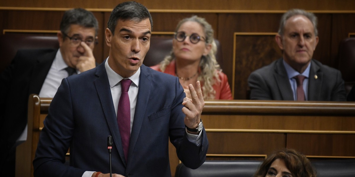 El presidente del Gobierno, Pedro Sánchez, interviene durante una sesión de control al Gobierno, en el Congreso de los Diputados, a 16 de octubre de 2024, en Madrid (España).